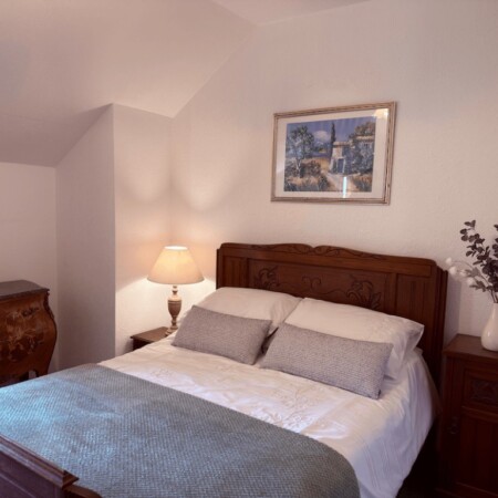 Jacinthe bedroom featured image on Privacy Policy page